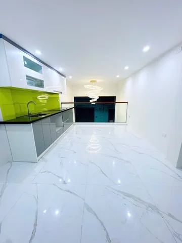 Bán nhà Đê La Thành ( nhỏ) - Đống Đa 28/35m, 4 tầng, mt 3.3m, giá 9.95 tỷ