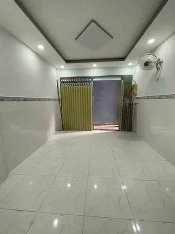 Bán nhà Hồng Lạc, ngay Lạc Long Quân, trung tâm Tân Bình, 24m2 - 2 tầng, chỉ hơn 2 tỷ.