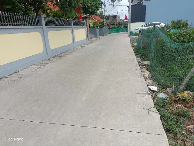 Bán 81m phường Hoàng Lâm đường thông rộng trên 5m.2 ô tô tránh nhau. L/h: 076.231.9990 e Thuý
