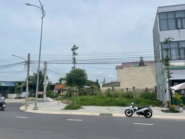 Lô góc Vip Đẹp kinh doanh Dx002 Phú Mỹ vị trí trung tâm gần trường chợ giá (💰4,7tỷ tc 100%)