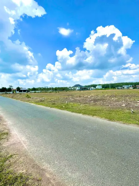 Kẹt tiền bán mảnh 279m2 thổ cư mặt tiền nhựa dân đông giá 390 triệu, sổ riêng. LH: 0933.263.596 A.Vỹ