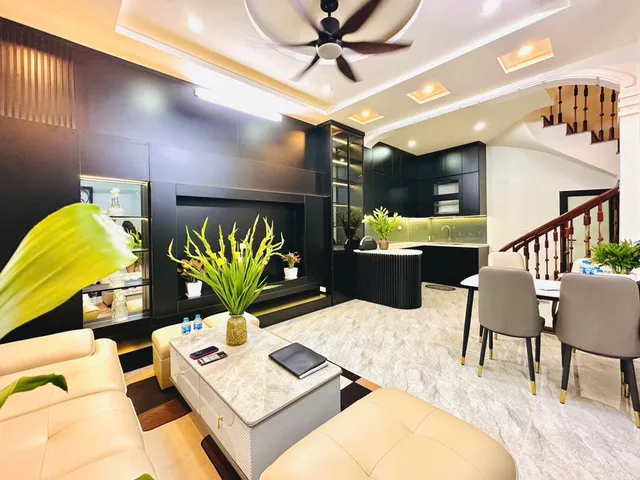 TRUNG TÂM ĐỐNG ĐA - NHÀ ĐẸP GẦN PHỐ  - 50M MẶT PHỐ LỚN  - NHÀ DÂN XÂY TÂM HUYẾT - NỘI THẤT XỊN SÒ