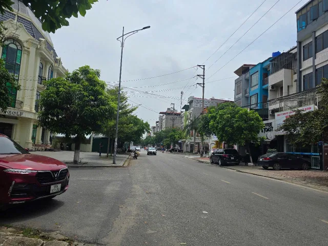 Bán căn hud-A đẹp 4 tầng. Diện tích đất 86m. Mặt đường nguyễn cao. Phường võ cường bắc ninh