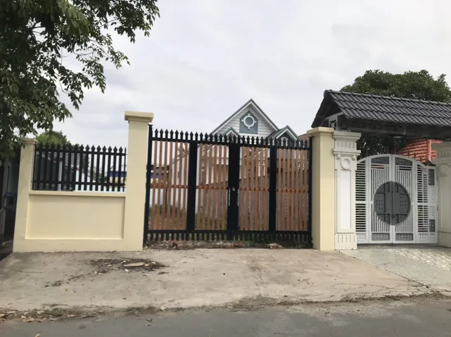 Bán đất Củ Chi, CHỦ BỂ NỢ bán lô đất mặt tiền đường Lê Thị Truyền 2 sẹc ngắn đường Suối Lội, diện tích 261m2, 100% thổ cư, xã Phước Vĩnh An