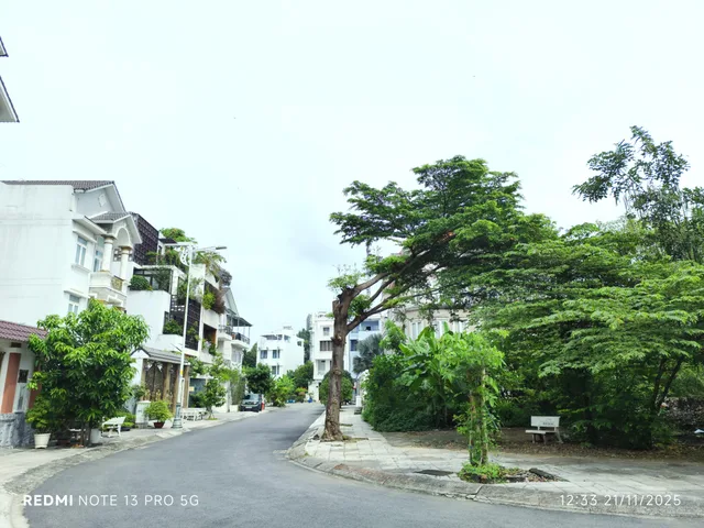 Bán gấp đất biệt thự lô C dự án Đông Thủ Thiêm Bình Trưng Đông TP Thủ Đức Q2 cũ góc 2 mặt tiền đường diện tích đất 300m² ngang 15m giá 110tr/m2~33 tỷ TL