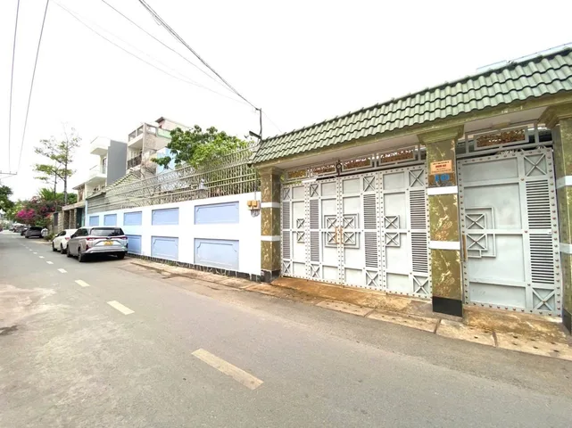 Bán nhà biệt thự sân vườn, mặt tiền đường số 40 - 605m2 - giá 49 tỷ