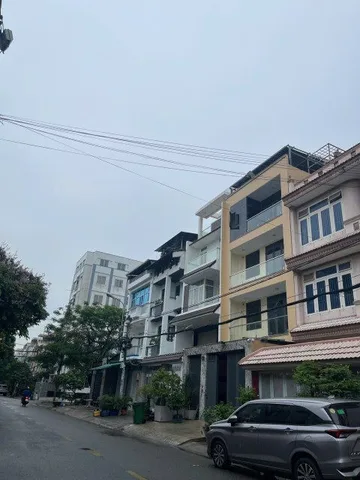 NHÀ MẶT TIỀN CÁCH AEONMALL 100M - KHU TÊN LỬA - 4TẦNG MỚI ĐẸP 4PN 5WC KHÉP KÍN- NHỎ 9 TỶTL