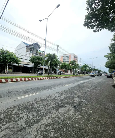 Bán nhà cấp 4 góc mặt tiền Phó Cơ Điều, gần ngã 4 trường Đại Học XDMT Vĩnh Long