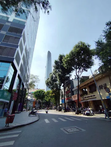 Cho thuê nhà mặt tiền đường Hồ Tùng Mậu Quận 1