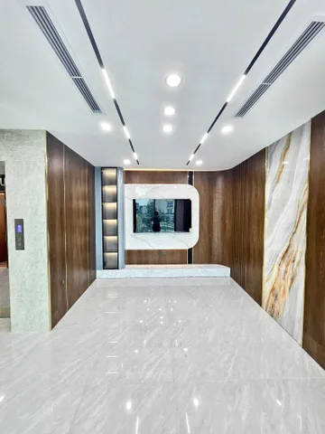 Lô góc Ngọc Thuỵ Long Biên gara ô tô thang máy kinh doanh.