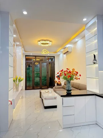HOÀNG CẦU NHÀ ĐẸP Ở NGAY NGÕ THÔNG GẦN PHỐ GẦN HỒ ĐỐNG ĐA