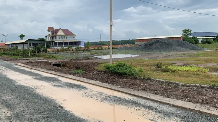 SANG GẤP 202M2 ĐẤT Ở THỊ XÃ NGAY KCN DÂN CƯ ĐÔNG, TIỆN XÂY Ở. GIÁ 195 TRIỆU, SỔ RIÊNG