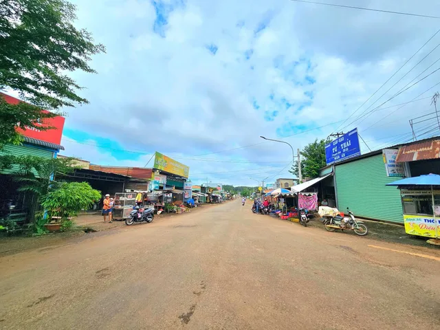 Cần bán gấp đất Phường Hưng Chiến Bình Long, dân đối diện