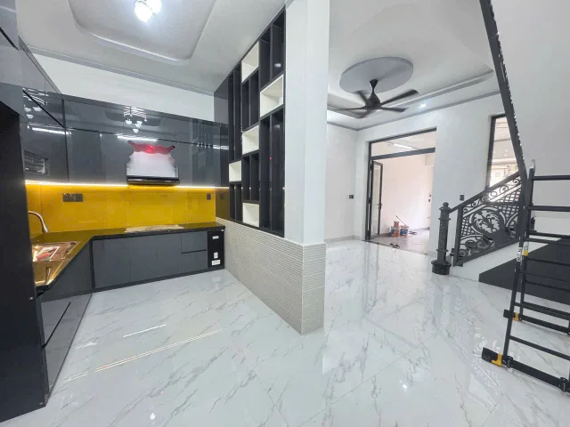 Nhà 1Lầu 1Trệt Mới Xây Có Hoàn Công.2 Ô Tô Né Nhau.Full Nội Thất CAO CẤP