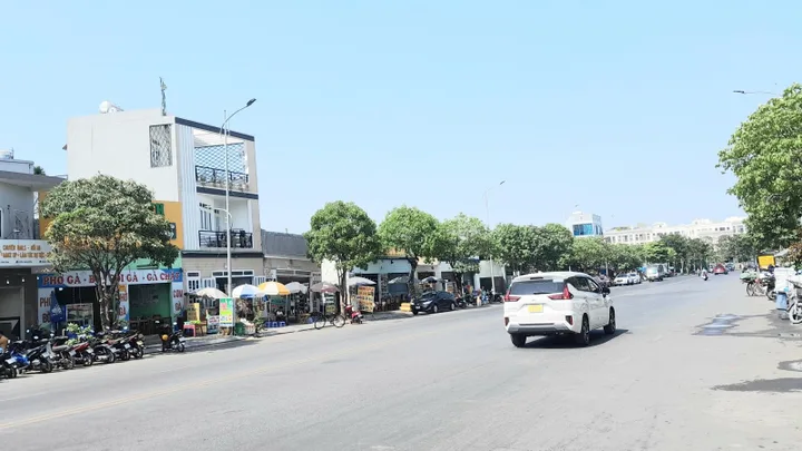 BÁN NHÀ MẶT TIỀN ĐINH THỊ THI, VẠN PHÚC CITY, HIỆP BÌNH PHƯỚC - GIÁ 30 TỶ