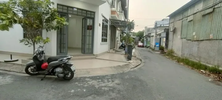 Bán nhà Gấp Căn Góc  HXH BHH BÌNH TÂN