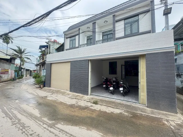 Nhà 1Lầu 1Trệt Mới Xây Có Hoàn Công.2 Ô Tô Né Nhau.Full Nội Thất CAO CẤP