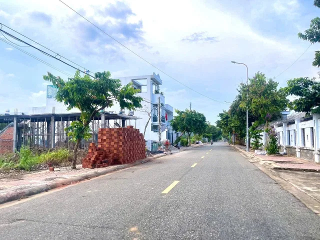 Bán đất 104m² ngang 5m giá 2.75 tỷ Phường Tam Long