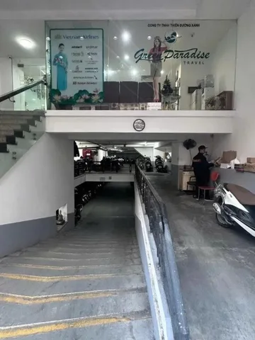 BÁN TÒA NHÀ VĂN PHÒNG Trần Quốc Toản   - HOÀN KIẾM – DIỆN TÍCH 250 M2  , XÂY 11 TẦNG , MẶT TIỀN 8M – GIÁ CHÀO  250 tỷ  Mô tả:  + MẶT PHỐ VIP HOÀN KIẾM - Ô TÔ 2 CHIỀU - VỈA HÈ - KINH DOANH ĐẲNG CẤP - SỔ HOA HẬU