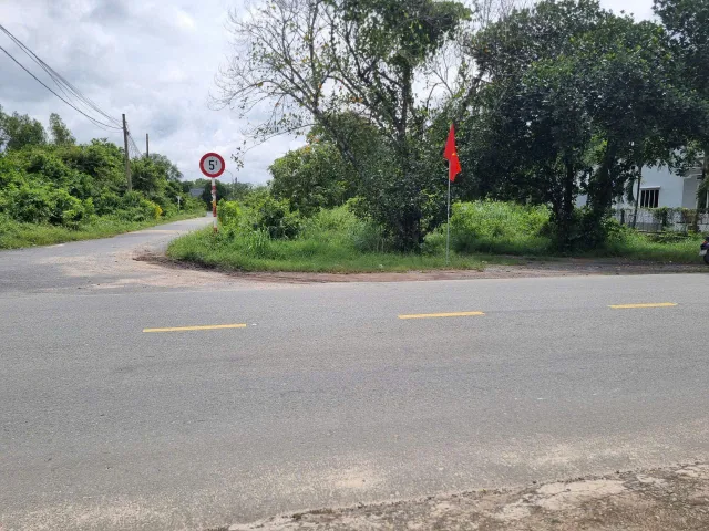 (B517) Đất mặt tiền Tỉnh Lộ 2, xã Trung Lập Hạ, dt 543m2, thổ cư 299m2, giá 8 tỷ 500