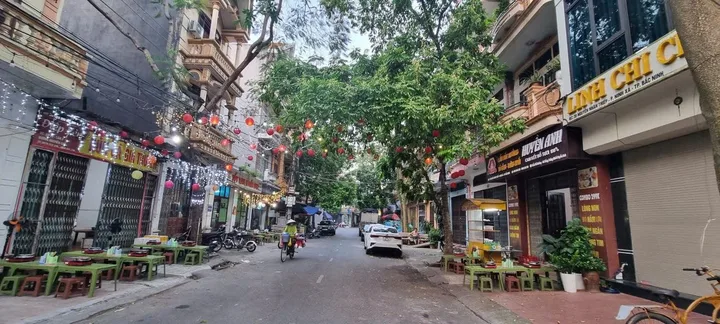 Bán đất có sẵn nhà cấp 4. Đường nguyễn nhân thiếp khu ninh xá. Diện tích 88m mặt tiền 6.6m hướng đông nam. Phường kinh bắc tỉnh bắc ninh