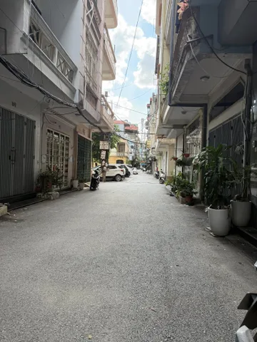 BÁN NHÀ ĐƯỜNG KHƯƠNG TRUNG. 42M2 - 4 TẦNG. Ô TÔ ĐỖ CỬA.