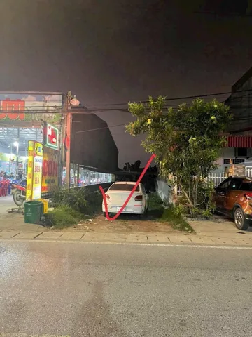Bán 100m mặt đường 203 Hoa Động , cách cầu Đen 300m . Kinh doanh buôn bán. L/h :076.231.9990 e Thúy