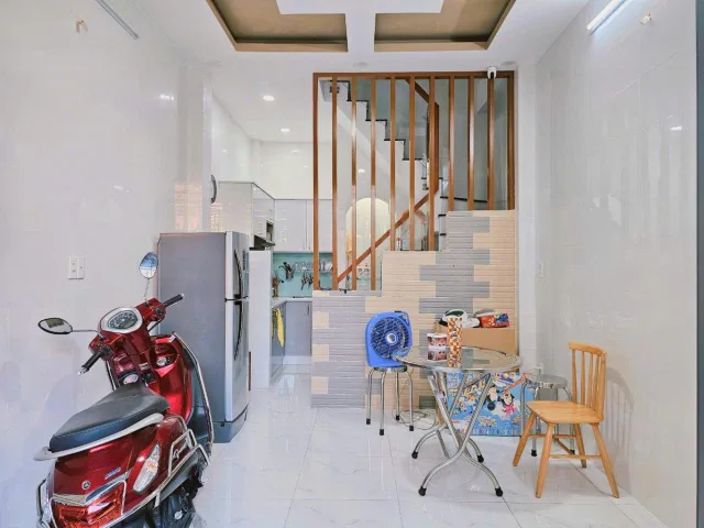 Giảm 310tr! Nhà 3 tầng View máy bay, Nở hậu – Quang Trung QV