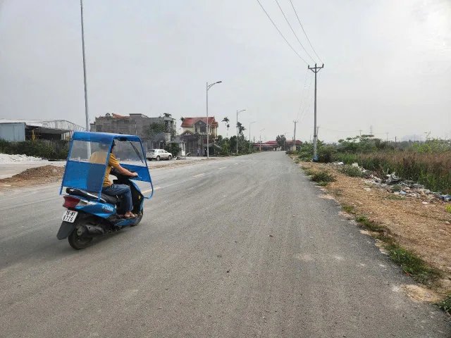Bán đất 100m² ngang 5m mặt đường 352. giá 2.05 tỷ Xã Việt Khê(Lại Xuân). liên hệ 0362558882