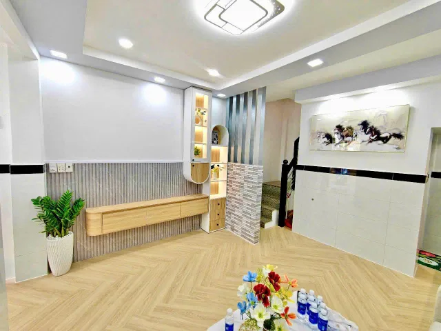 Giảm 360tr! Nhà 3 tầng sàn 69m2, Nở hậu – Nguyễn Du QV