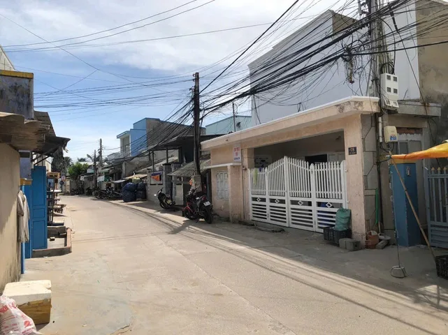 bán căn nhà nhỏ Mũi né - đang cho KD phòng trọ dòng tiền, cách biển 80m. LH: 0974090487