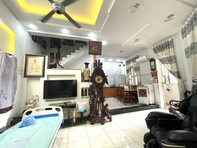 Nhà 3 Tầng - Hẻm 6m Thông , DT : 63m² full thổ cư ngang 9m giá 7.5 tỷ tại Phường 13 Quận Gò Vấp