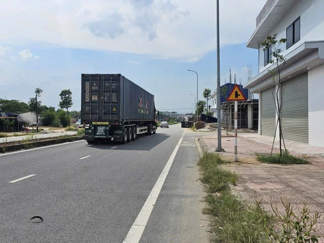 Bán đất khu giãn dân khả lễ mới. Lô góc Cạnh nhà văn hoá. Mặt đường bình than. Diện tích 142m mặt tiền 10m hướng đông nam & tây nam. Phường võ cường tỉnh bắc ninh