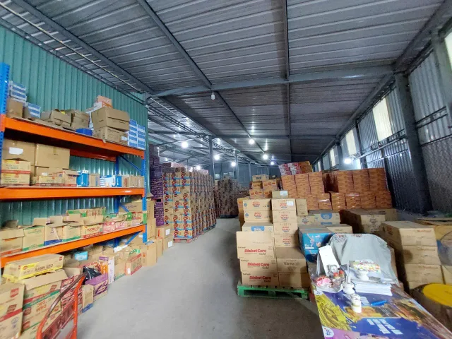 CHO THUÊ KHO XƯỞNG QUẬN 7 DT 900M CÓ VP, XE NÂNG, BỐC XẾP TẠI KHO.
