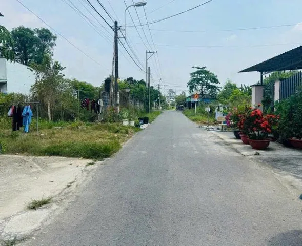 Cần bán lô đất mặt tiền đường nhựa 480 – DT 173m² (68m² thổ cư), giá 2,5 tỷ.