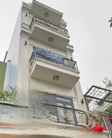 Nhà 4 Tầng, DT: Sàn Sử Dụng 300,4m² , 80m² full thổ cư ngang 4m giá 7.7 tỷ tại Phường Bình Tân