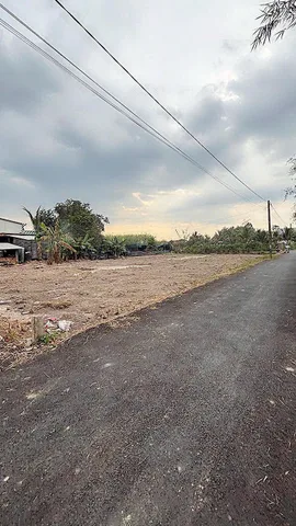 chính chủ bán đất sổ hồng thổ cư đường hương lộ 2 ngang 20mét đường nhựa lớn 700tr/400m2