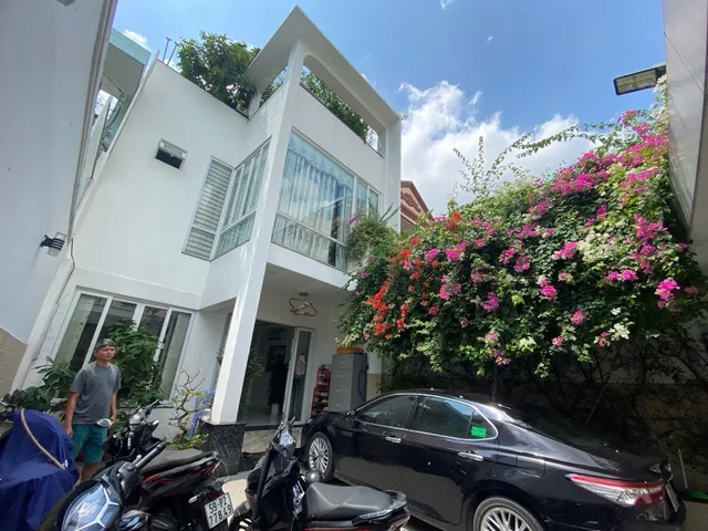BIỆT THỰ  MẶT TIỀN BÀU CÁT  200 M2, 3 tầng chỉ 34 tỷ