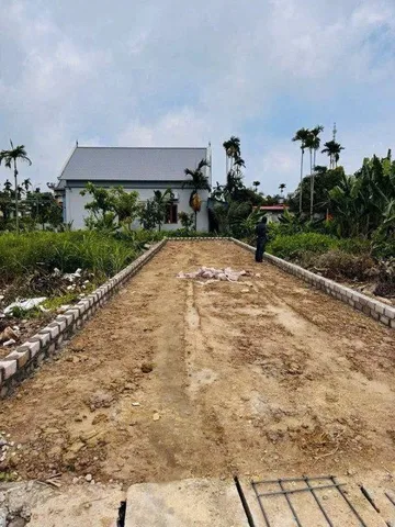 Bán 106 m ngang 4.55 m Thôn Đền Lâm Động cách 203 :50 m .l/h:076.231.9990 e Thuý