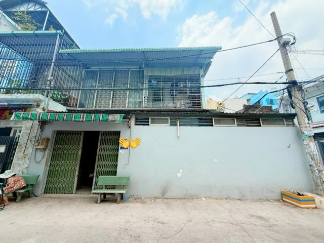 Nhà 2 Tầng - Lô Góc 2 Mặt Tiền, Dt: 12x14,2= 170m² , giá 11 tỷ Phường Bình Trị Đông , Bình Tân.