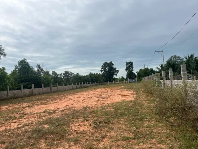 Bán lô đất nhỏ đối diện Bently farm - 2000m2 giá 2,4 tỷ. LH: 0964090487