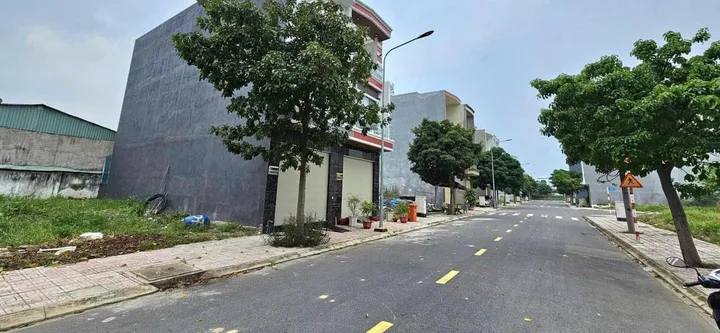 CẦN BÁN LÔ 100M2 (5X20) NGAY TRUNG TÂM HÀNH CHÍNH QUẬN 9 - CHỈ 35TR/M2 - SHR