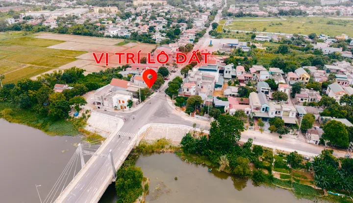 💥 Lô đất đẹp mặt tiền đường Lê Lợi ✅ Đường trục chính 34 m ✅ Diện Tích: 118m2 thổ cư ✅ Tuyến đường kinh doanh gần trung tâm, chợ, trường học, bệnh viện..vv. Hướng đông nam view sông Tam Điệp Cầu Hà Lan 📞 Liên hệ : 0979.036.389 & 0972.02