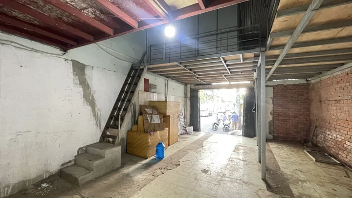 Nhà ngang 5.8m khu chợ hoa Đầm Sen chỉ 𝟲.𝟰 tỷ !