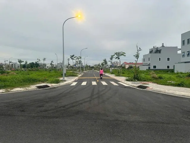 SỞ HỮU NGAY LÔ GÓC 120M2 VỊ TRÍ ĐẸP ĐÁNG ĐẦU TƯ TƯ NGAY MẶT TIỀN ĐƯỜNG LỚN 60M- GIÁ CHỈ 12 TRIỆU/M2 - SHR