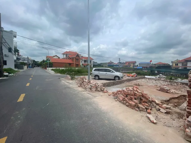 Bán đất 65m² ngang 5m giá 2.48 tỷ Phường Thiên Hương đường nhựa 7 m  .l/h:076.231.9990 e Thúy