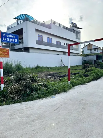 Đất An Thạnh 38-TP.Thuận An đường oto ngang 39m dt gần 3000m2 phù hợp xây biệt thự nhà vườn,xây trọ...giá êm