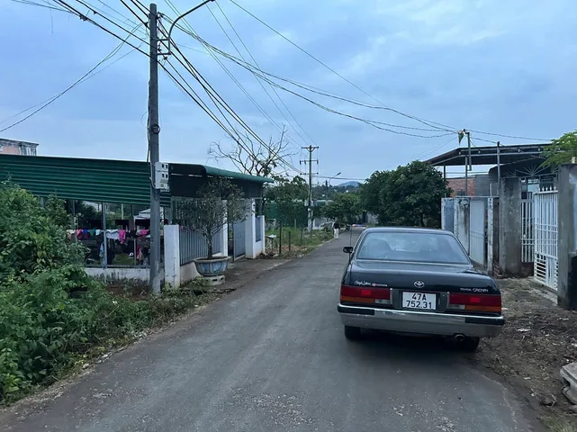 Đất thổ cư 139m2 mặt tiền đường Nhựa, Nguyễn Cảnh Di, ngay ngã 3 Duy Hoà, ngay chợ. Bán 1tỷ250tr