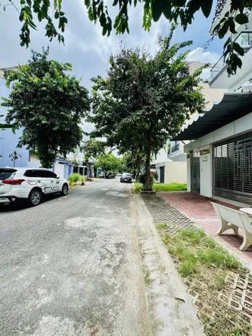 🌼🌼  BÁN NHÀ MỚI XÂY – KDC NAM LONG 1, CẦN THƠ
✨ Có thang máy, bồn tắm – Full nội thất cao cấp – Sổ hồng hoàn công

💰Giá bán: 8 tỷ 500 triệu
📲 Liên hệ xem nhà: 0939-260018 Huy

🔑 Thông tin chi tiết:
 • Diện tích đất: 6x19 - 114m²
 • Diện tích sử dụ