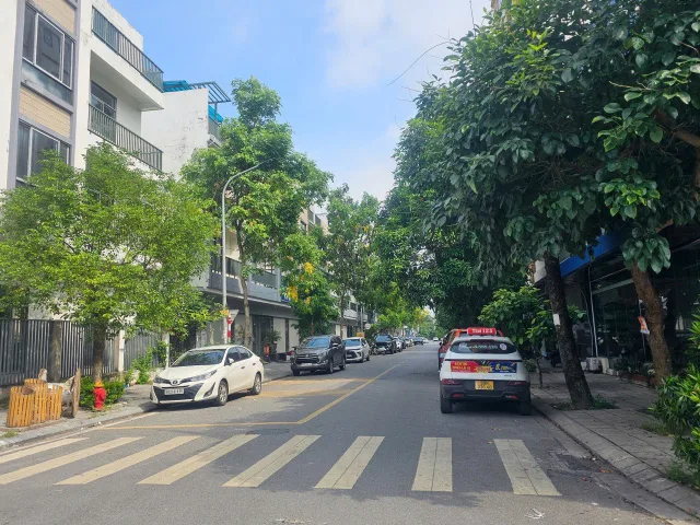 Bán căn 3.5 tầng liền kề hud-B. Diện tích đất 110m mặt tiền 5.5m hướng đông nam. Mặt đường bình than. Khu bò sơn. Phường võ cường tỉnh bắc ninh